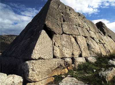 Η πυραμίδα στο Ελληνικό Αργολίδας